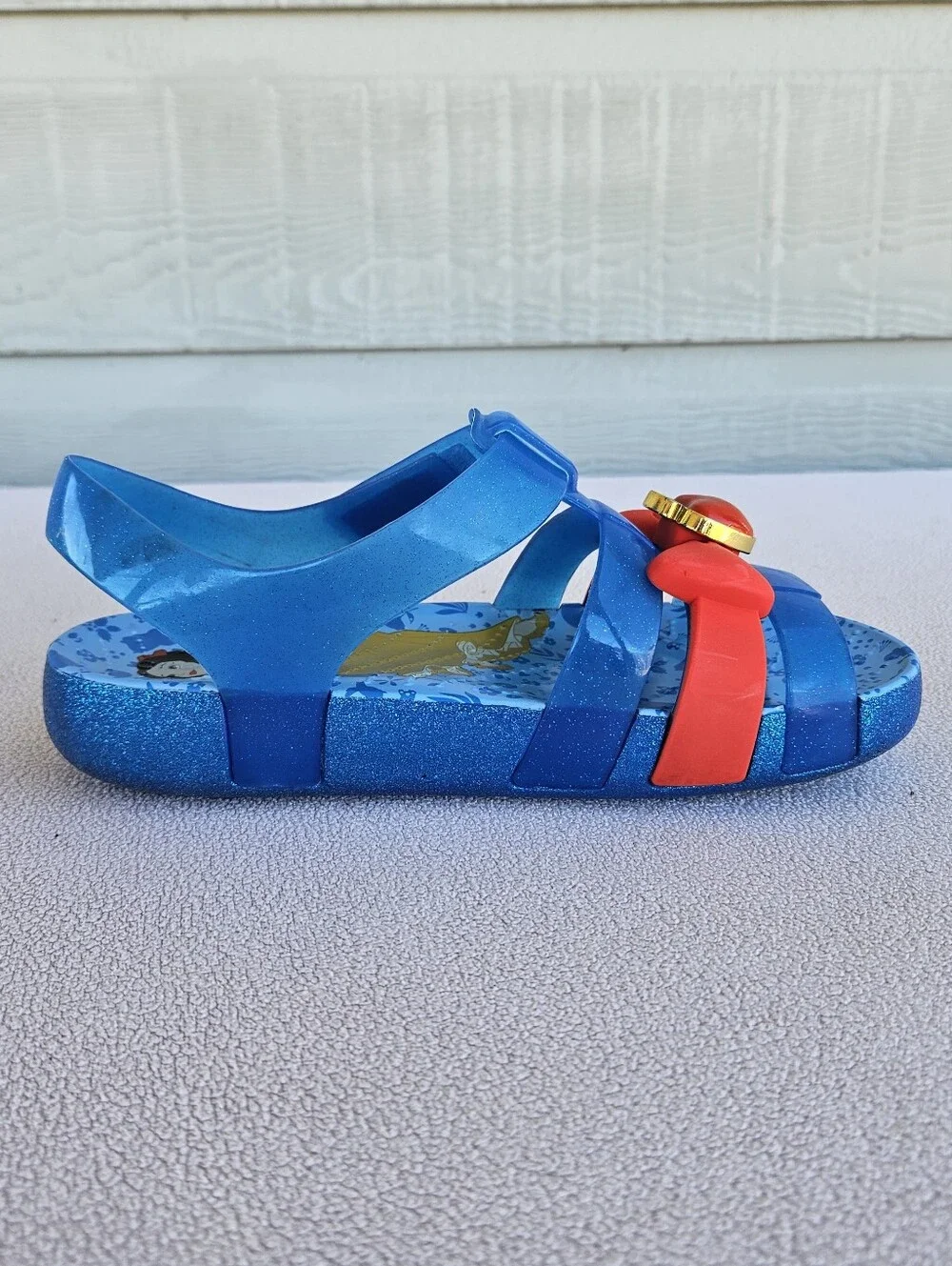 Crocs x Disney Isabella Sandals Snow White Youth SZ J2 Blue Hook & Loop